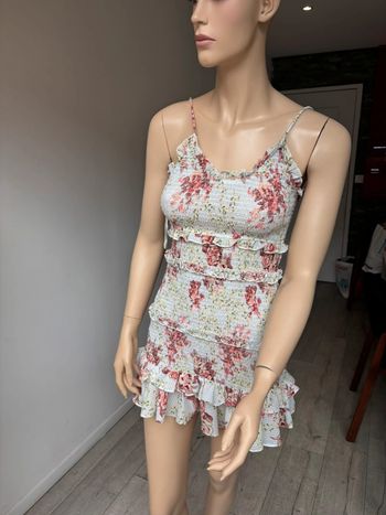 Robe d’été à bretelles fleuris Zara