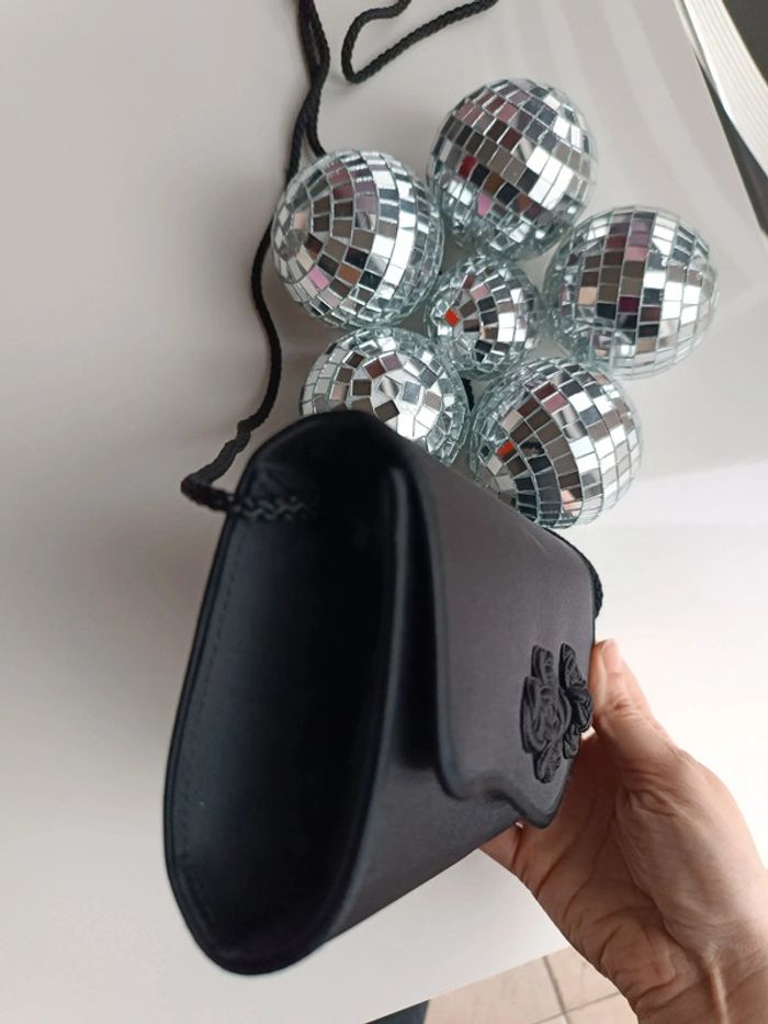 Pochette noire satinée avec/sans bandoulière - neuve sans étiquette - photo numéro 3
