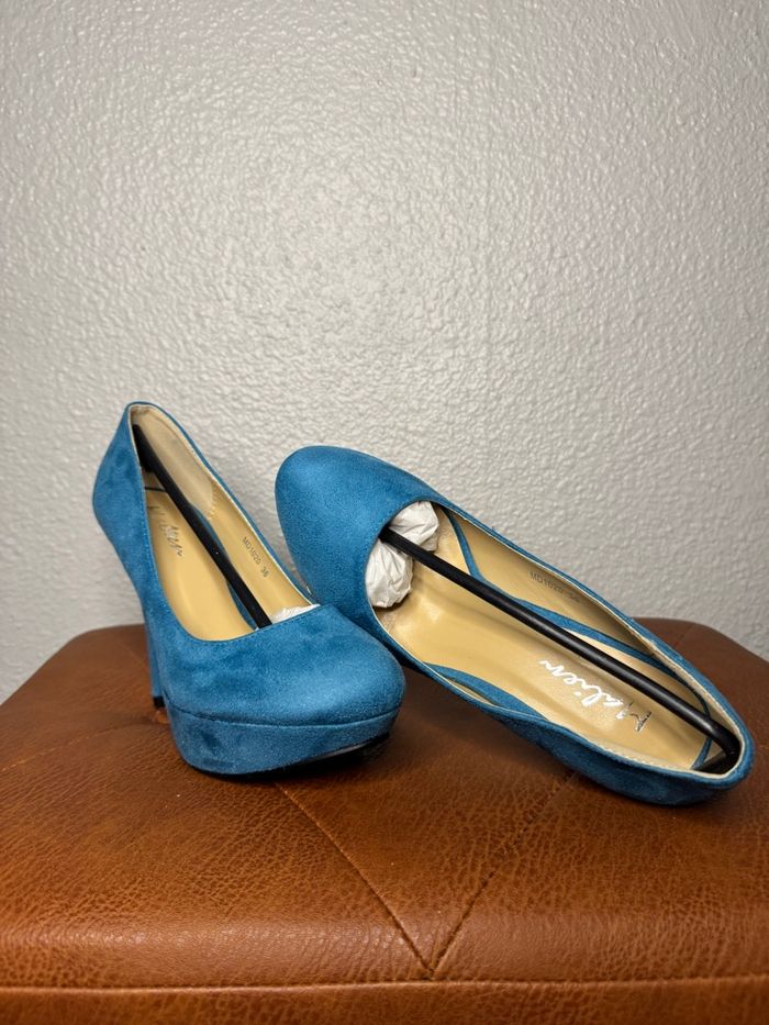 Escarpins bleu suédine semelle rouge – Malien - photo numéro 4