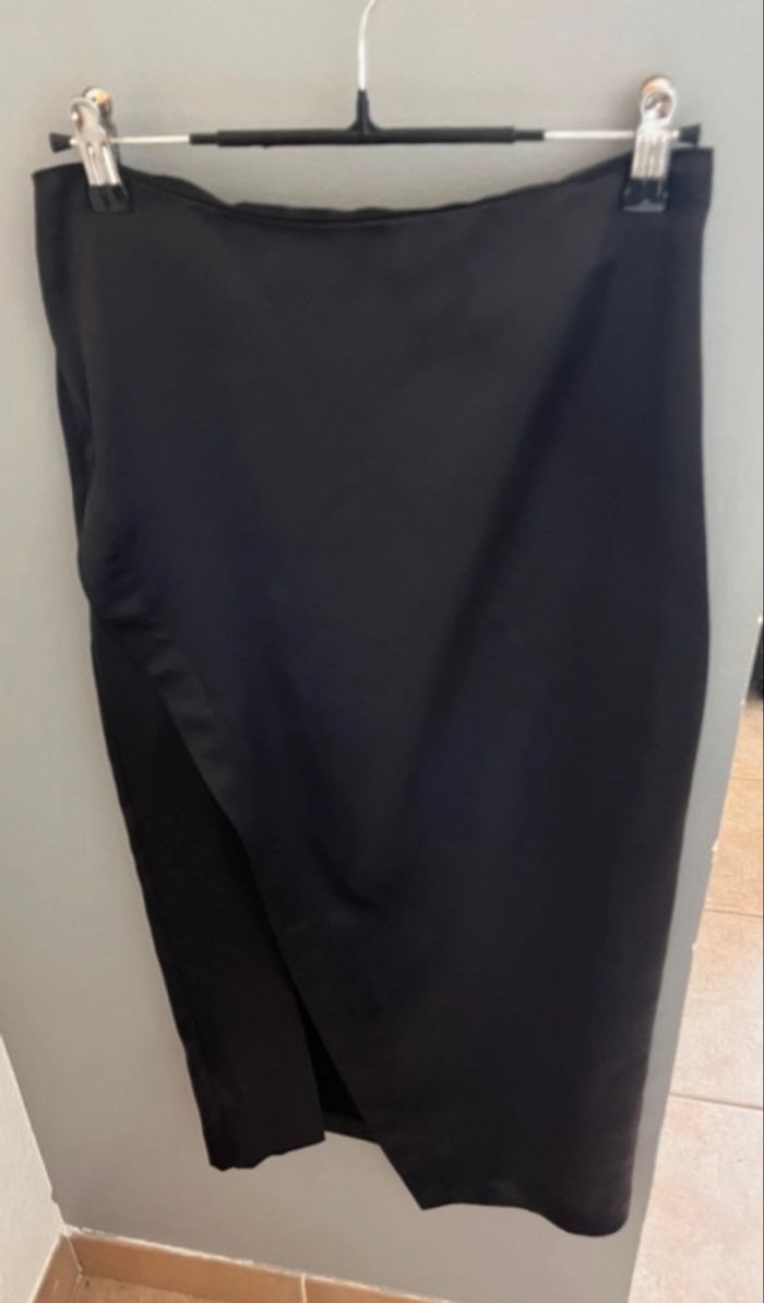 Jupe noire en satin Zara - photo numéro 3