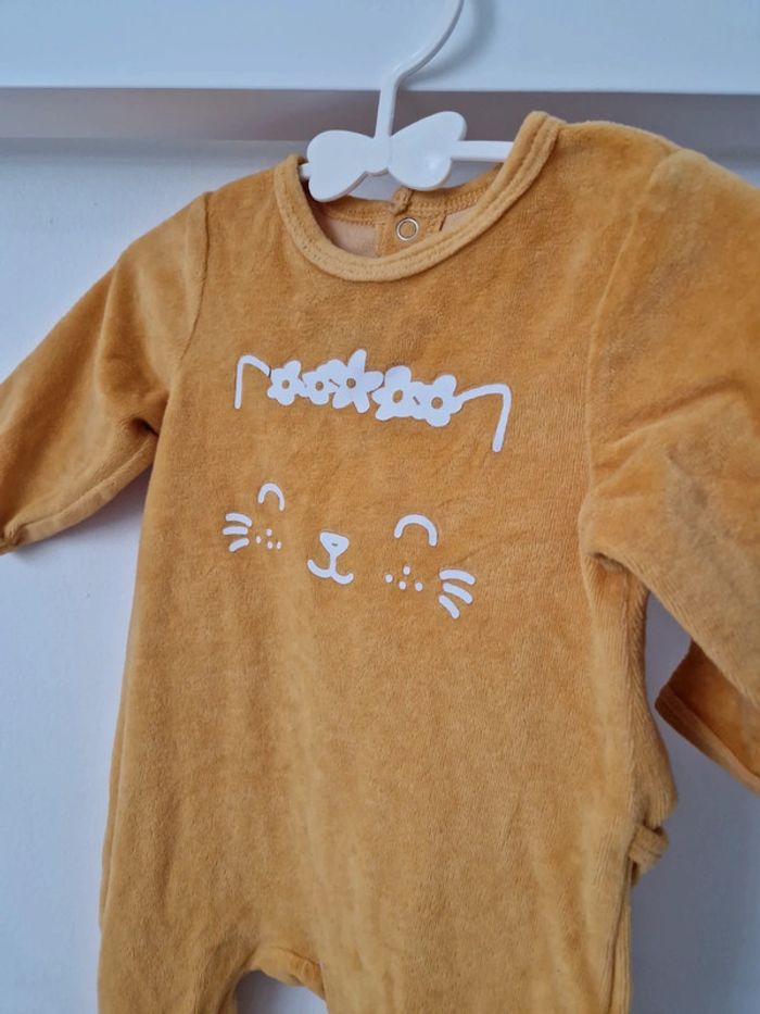 Grenouillère jaune pyjama velours 6mois - photo numéro 2