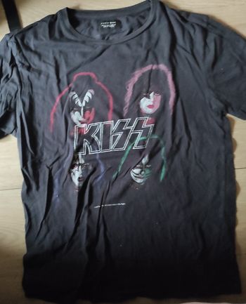 T shirt kiss