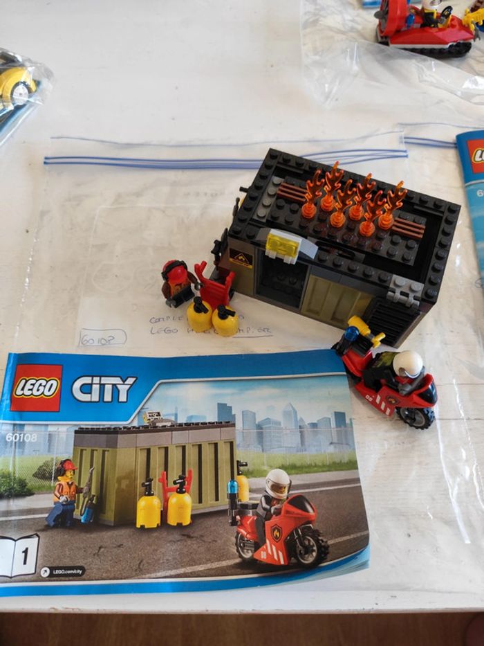 Lot 4 set Lego City 60126, 60106, 60108, 60113. Pompier, police, voiture de course, hélicoptère - photo numéro 9