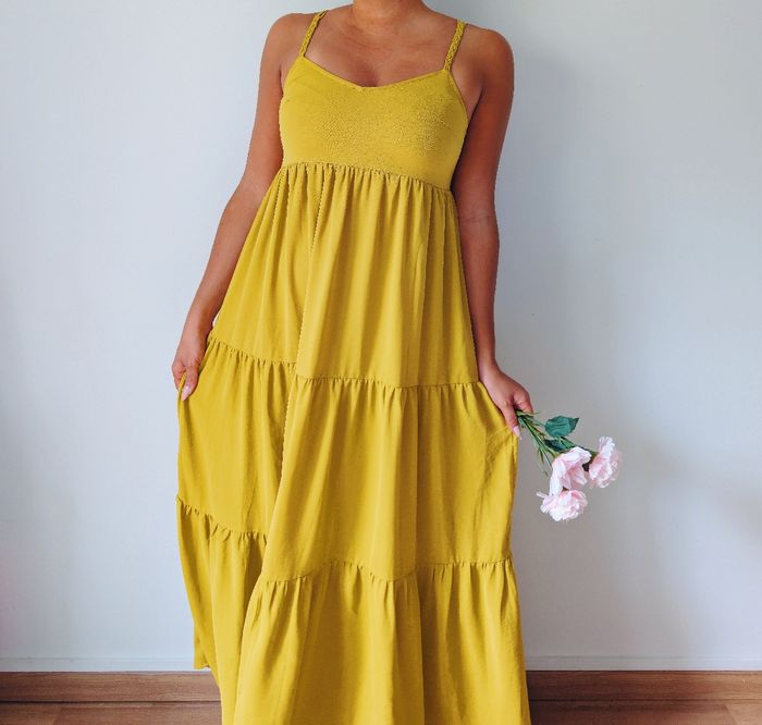 Robe longue maxi d'été à volants
Couleur jaune moutarde 
dos croisé 
look bohème moderne 
Marque Cache Cache 
Taille 36 S
Très bon état - photo numéro 5