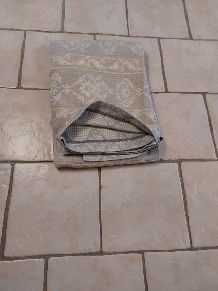 Couvre lit forme arrondi fleuri