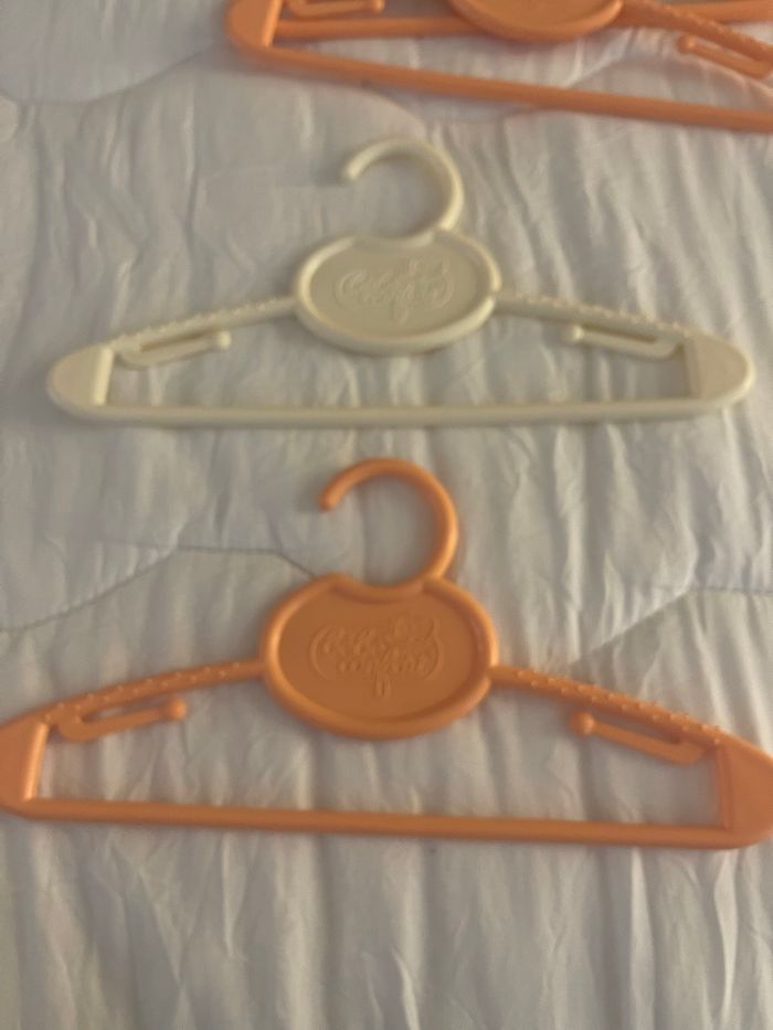 Lot 5 cintres bébé