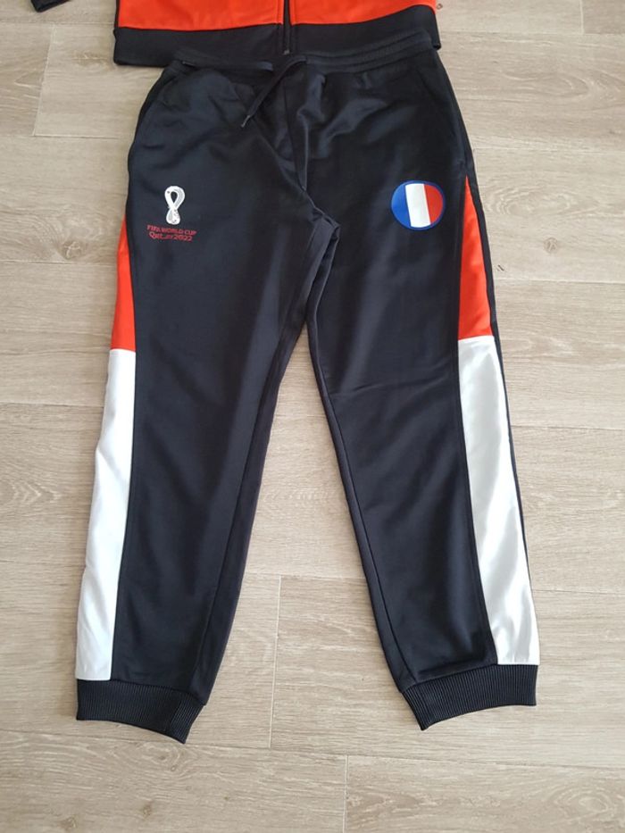 Ensemble survêtement de sport taille 8 ans neuf - photo numéro 2