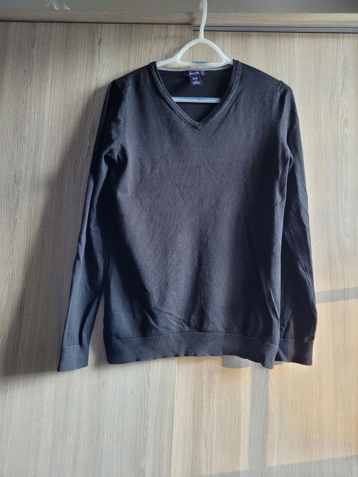 Pull noir en V taille S GAP
