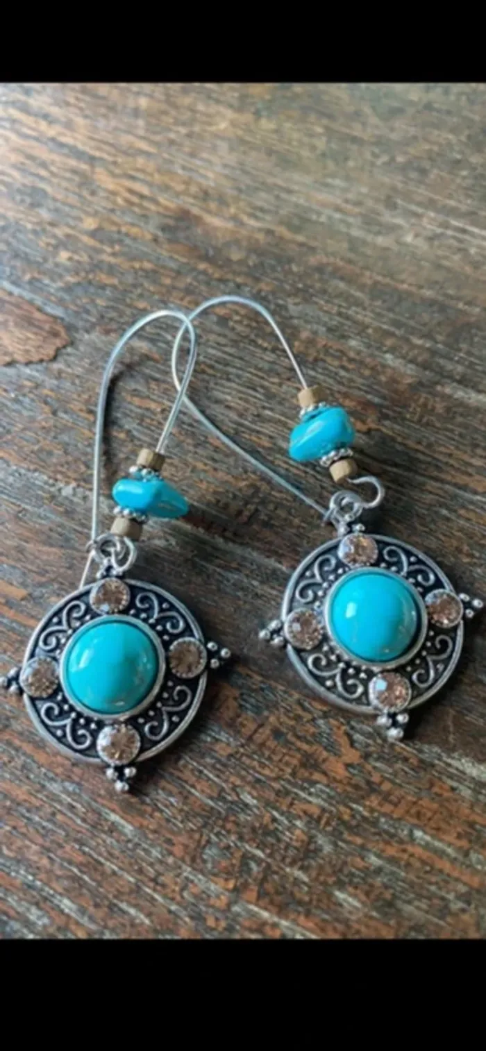 Magnifique paire de boucles d’oreilles avec strass, perles et turquoise - photo numéro 4