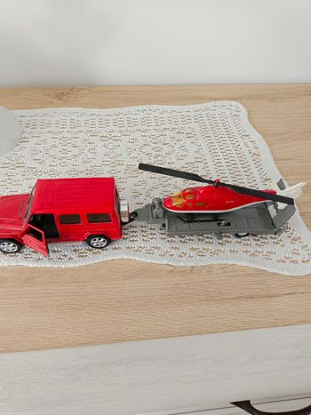 Voiture et remorque+hélicoptère
