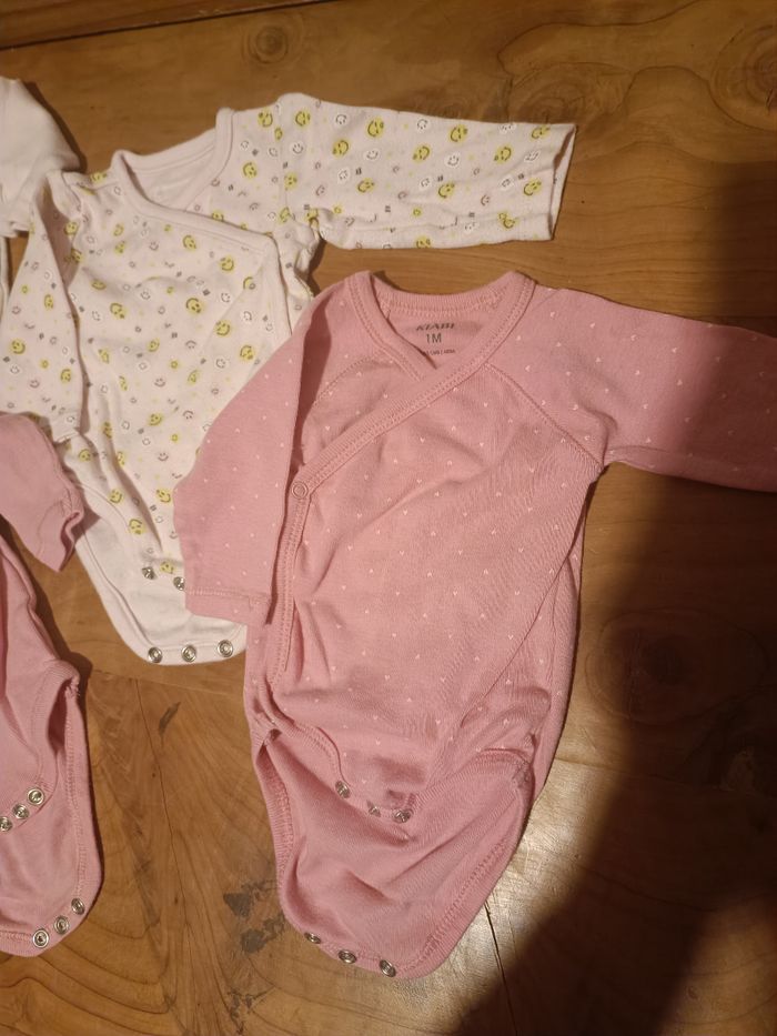 Lot de 4 bodies 1 mois - photo numéro 3