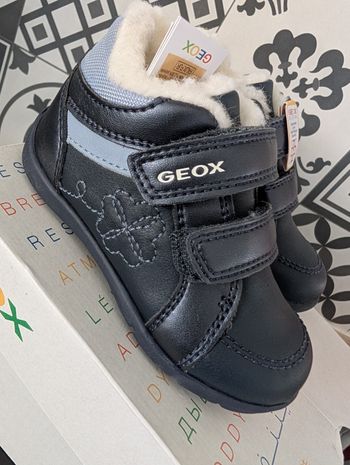Chaussures fille chaudes. Taille 22. Neuf. Geox.