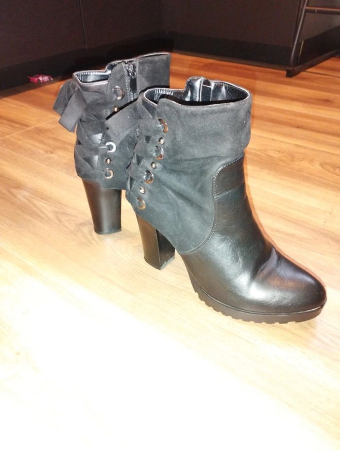Belles bottes a talons - photo numéro 4