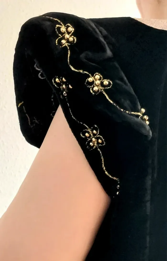 Magnifique Robe Traditionnelle - Gand Afghani brodé en velours Noir - Pièce unique 🌺 - photo numéro 9