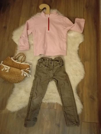 Tenue fille 4 ans polaire odlo + jean sans marque (Sylvie)