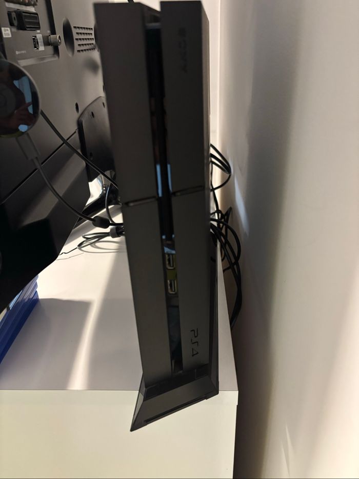 Console Sony ps4 1to manettes et jeux