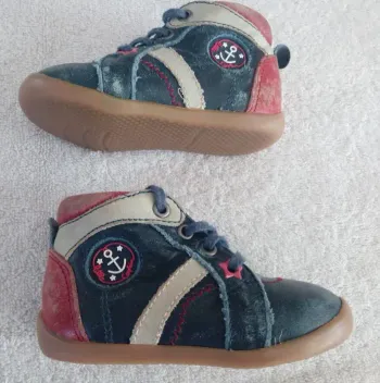Chaussures en cuir Vertbaudet taille 19(réf perso N1)(familleac72)