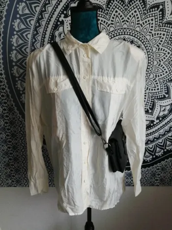 Chemise vintage en soie beige transparente avec épaulettes / sans marque / (M)