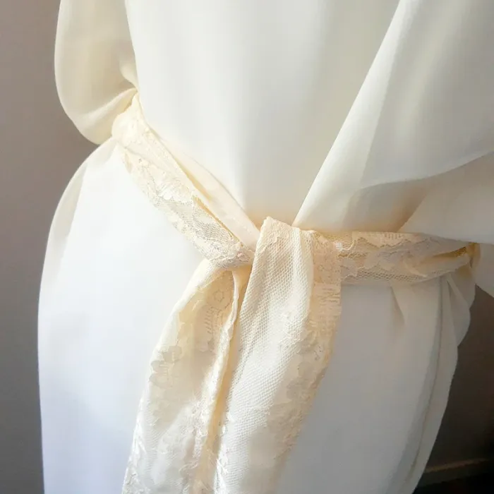 Robe blanche écru dentelle avec ceinture neuve taille M/L - photo numéro 2