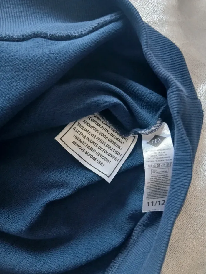 Sweat à capuche neuf 11-12 ans - photo numéro 4