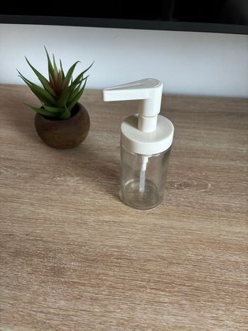 Distributeur de savon IKEA transparent tackan