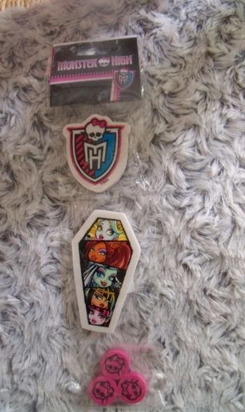 Paquet  5 Gommes"Monster High"