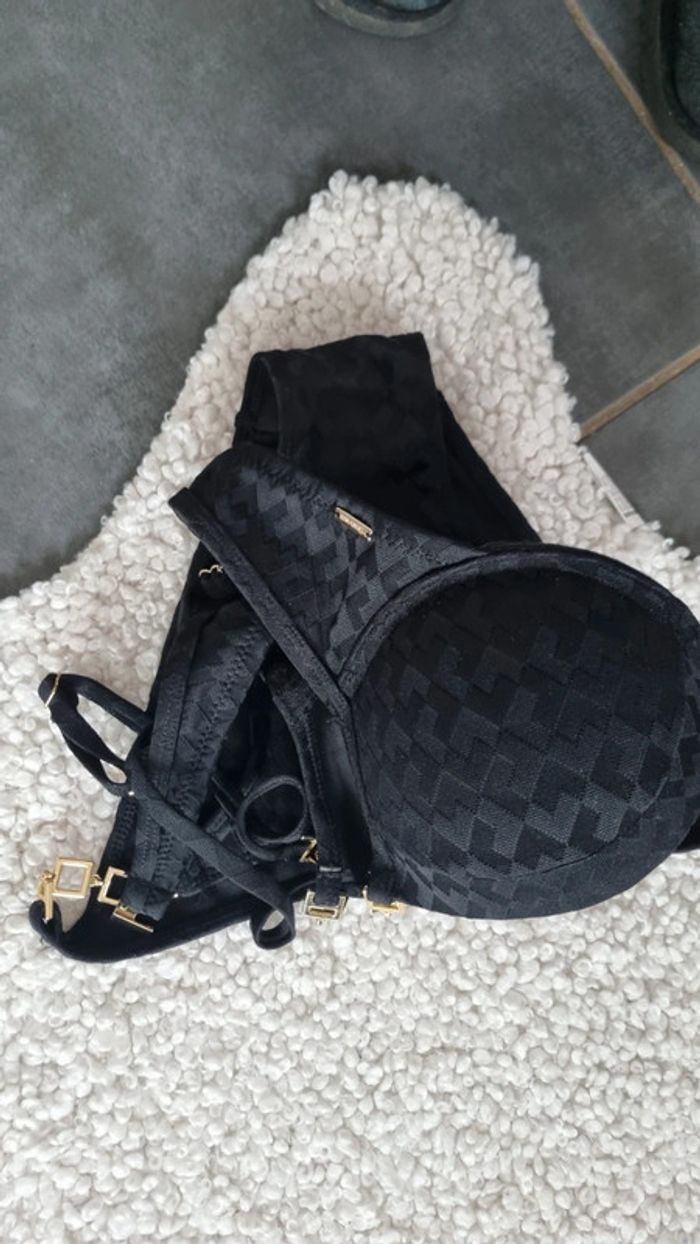 Maillot de bain noir 36 haut post forme chaîne doré - photo numéro 8