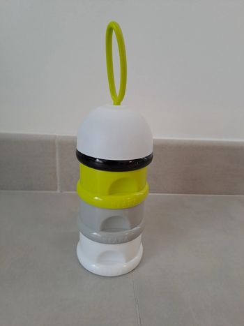 Boîte doseuse pour lait empilable Beaba - TBE comme neuve