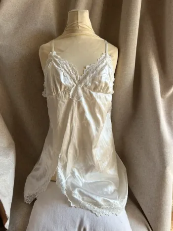 Nuisette blanche satinée