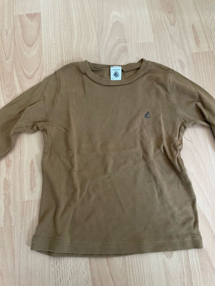 2 t-shirts Petit Bateau - photo numéro 2