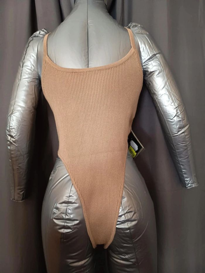 Body dentelle. Marque golden days paris (A32). - photo numéro 3