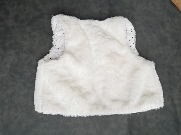 Gilet 👣 moumoute douce blanche, kiabi, 3mois - photo numéro 5