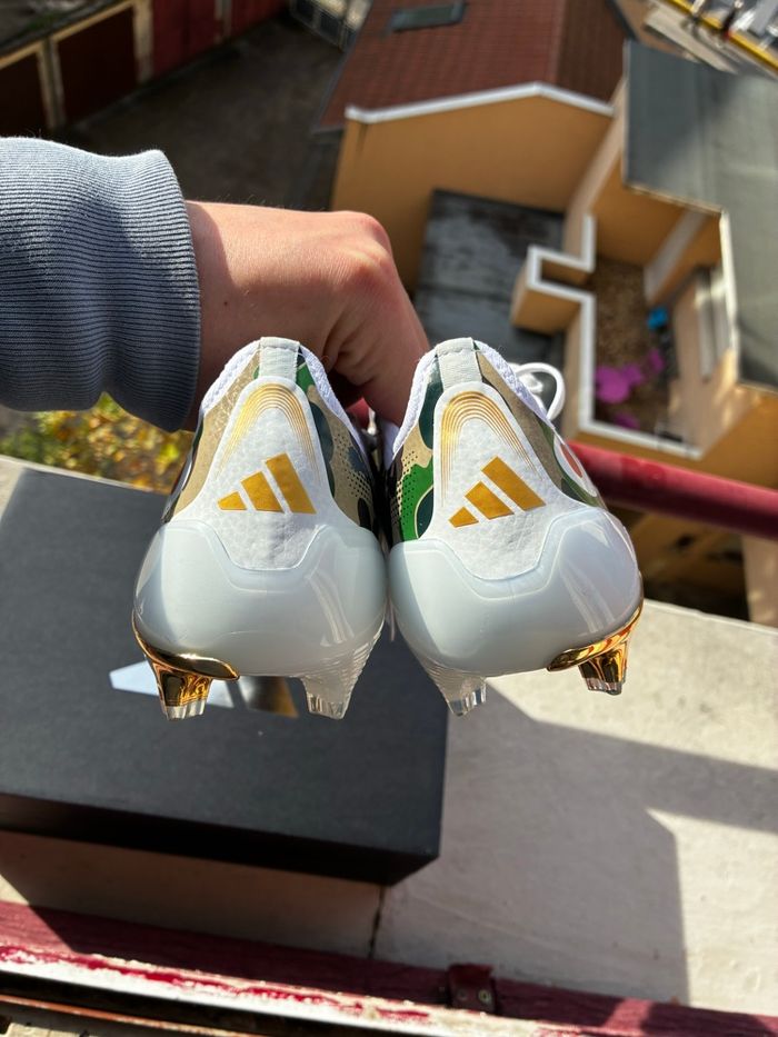 Crampons Adidas x Bape Predator - Taille 43 - Neufs - photo numéro 2