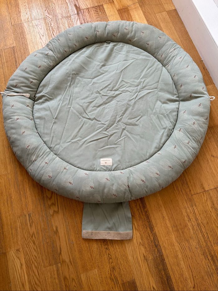 Tapis de jeu sensoriel rond Nobodinoz - Vert sauge 🌿 - photo numéro 2
