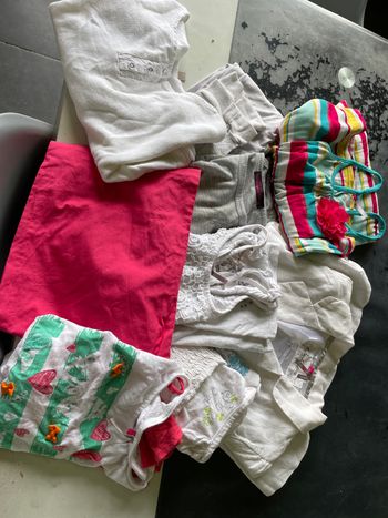 Lot 9 vêtements fille 8 ans