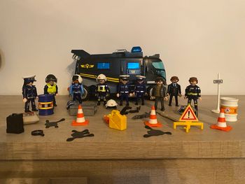 gros lot de playmobil force de l’ordre pompier et policier