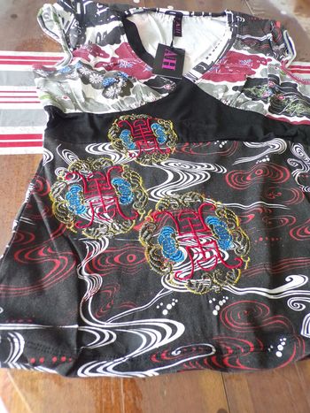 Tee shirt Taille L/XL A H Neuf avec étiquette