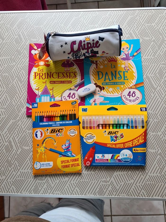Lot papeteries et trousse - photo numéro 18