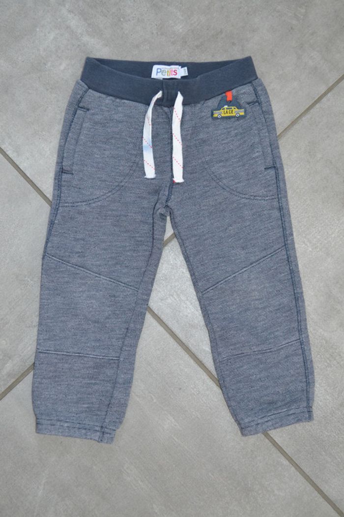 Ensemble pantalon 2 ans + sweat 3 ans et t-shirt 3 ans - photo numéro 2