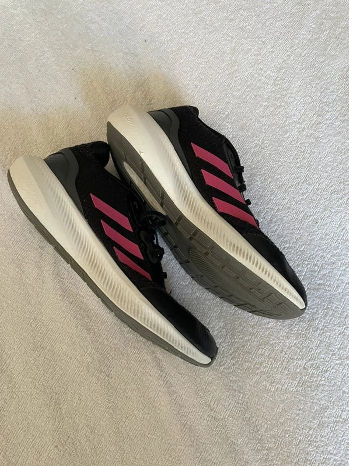 Paire de chaussure adidas p:36 - photo numéro 2