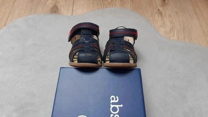 Sandales / nu-pieds absorba bleu marine pointure 22 en très bon état - photo numéro 3