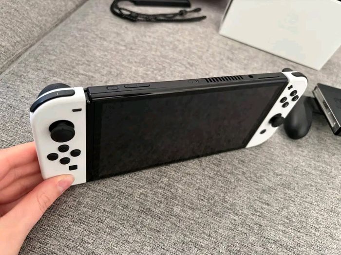 Nintendo Switch Oled - photo numéro 8