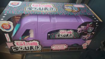 Vends poupée Glam Squad avec son van.