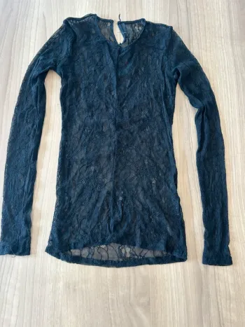Haut dentelle noir taille 10 ans