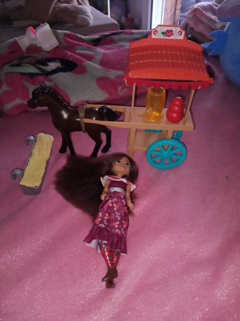 Ensemble poupée spirit, son cheval et sa calèche 