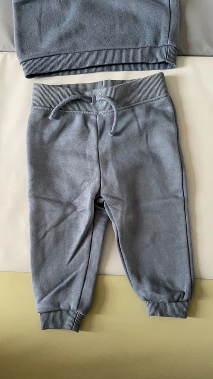 Ensemble de jogging 9-12 mois (80 cm) - photo numéro 2