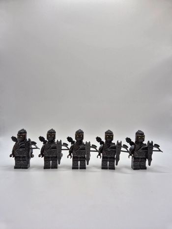 Figurines type lego 5 guerriers orcs seigneur des anneaux / hobbit