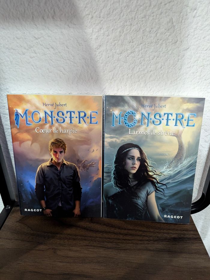 Lot de 2 livres M.O.N.S.T.R.E