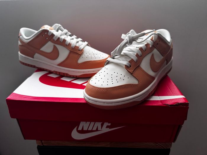 Nike Dunk low neuves taille us 7 (eu 40 ) - photo numéro 2