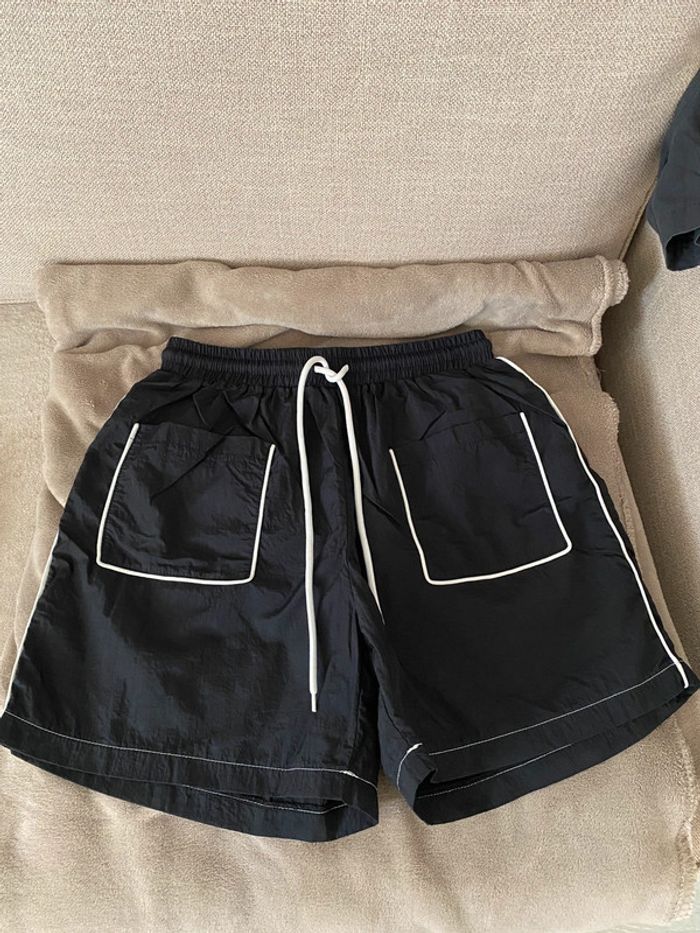 Short noir